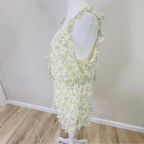 NWT SADIE & SAGE beautiful floral romper - Picture 4 of 9